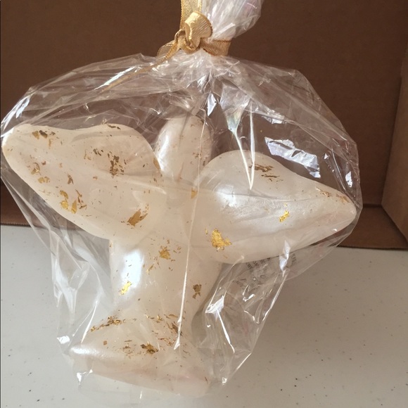 🐬 CLEARANCE ITEM: 🌟 HP ⭐️ 🆕 Large Dove Candle with Golden Foil Accents 🕊 - Picture 11 of 11